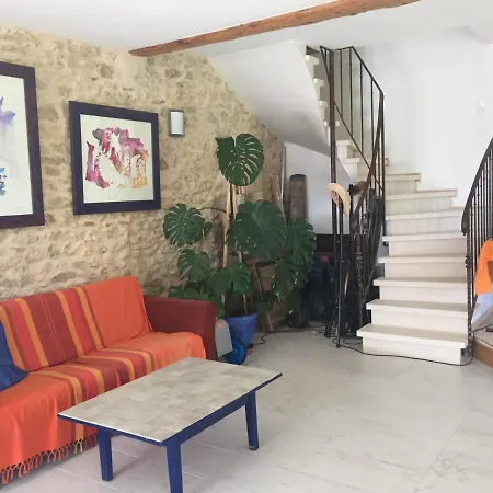 ベッド・アンド・ブレックファスト La Maison Ocre Saint-Julien-de-Briola