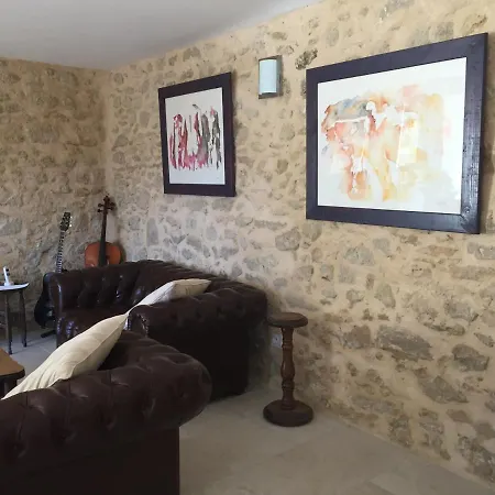 La Maison Ocre Bed & Breakfast